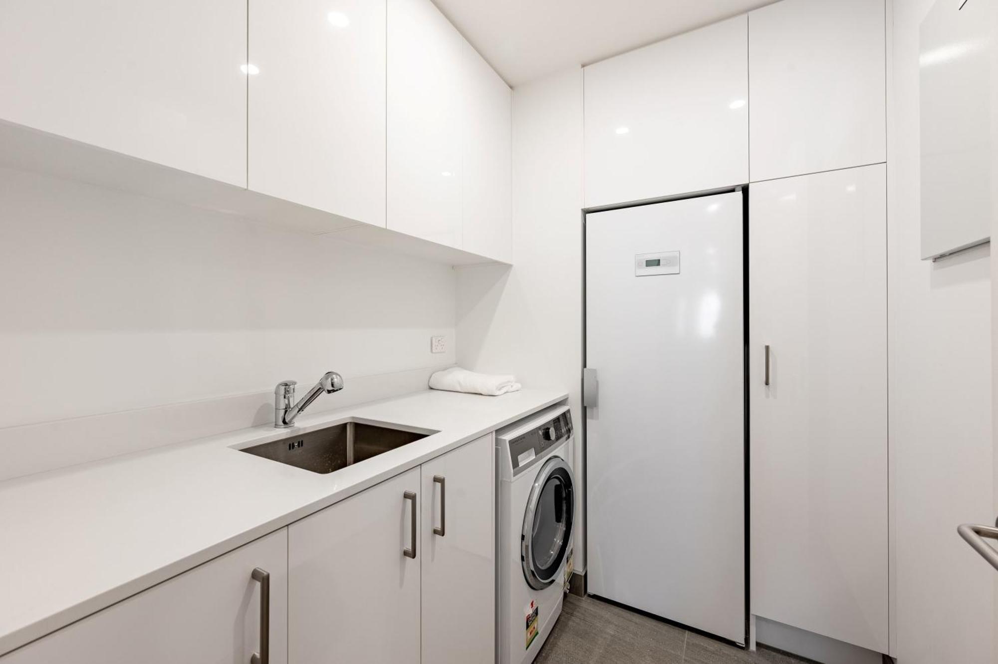 Lakeside Luxury 2 Bedroom Apartment Wanaka Exteriör bild